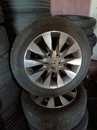 Jogo de rodas Honda Civic com pneus 205/55/16 mais de 1/2 vida