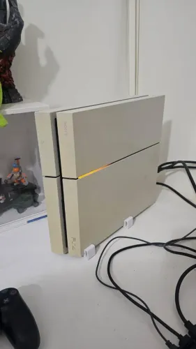 PS4 FAT + 2 controles + 6 jogos