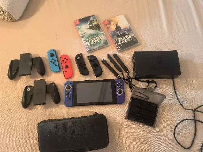 Nintendo Switch + 2 Zeldas + 2 joycon + case protetora de fitas e console