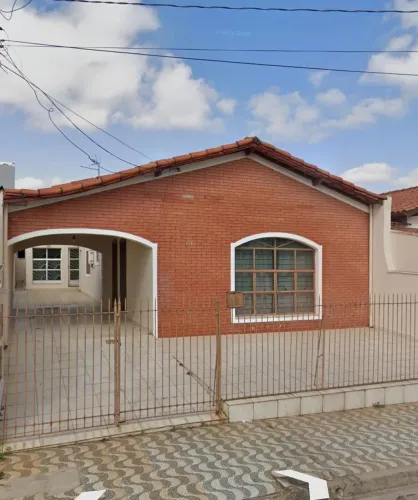 Espaçosa Casa à Venda com 4 Quartos e 2 Suítes em Vila Elza, Sorocaba, São Paulo