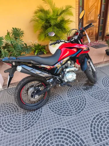 Vendo Shi175,em ótimo estado com 6.000km rodados.