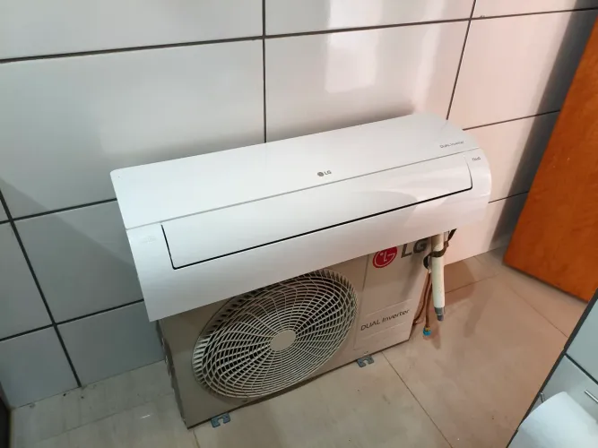 Ar Condicionado LG Dual Inverter Voice 12 Mil BTUs