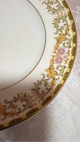 Jogo de porcelana Steatita peça de colecionador 39 peças , tem 52 anos e bem conservada.