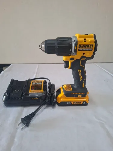 Furadeira/parafusadeira DeWalt dcd 799