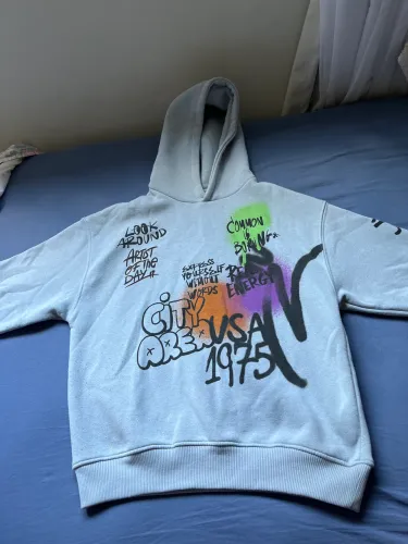 Moletom Zara estiloso com desenhos grafite - Seminovo (usado 3 vezes) - Tamanho 10
