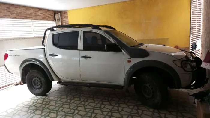 Mitsubishi L200 Triton Savana 3.2 CD TBI Dies. Mec. 2015