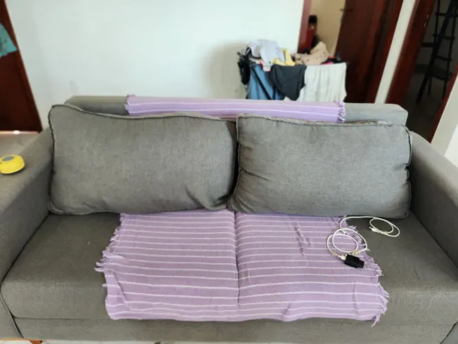 Vendo sofá ou Troco por mão de obra também. Ex: montagem de movel