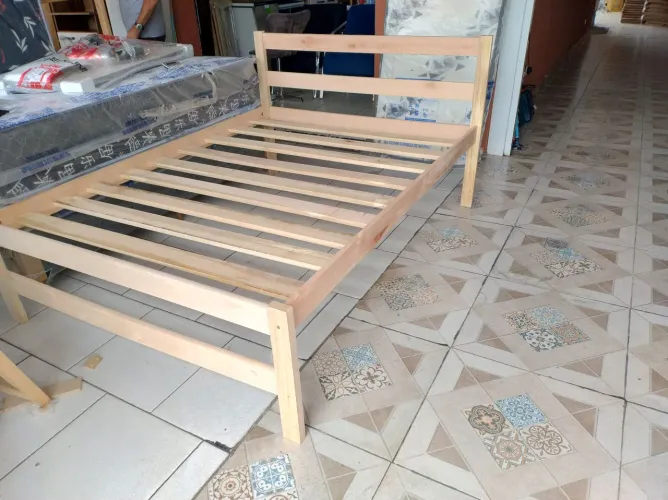 Cama de casal NOVAS madeira maciça