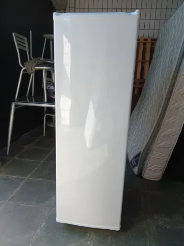 Geladeira Consul pratice fininha em excelente estado. 