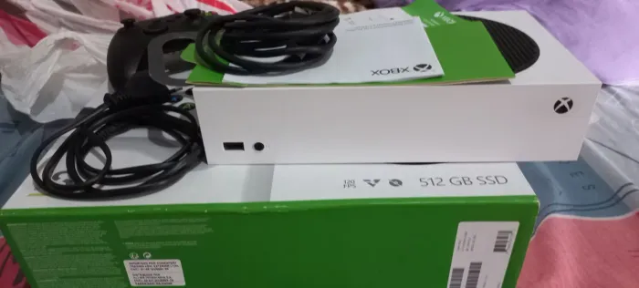 Xbox series S + 2controles, HD externo com jogos