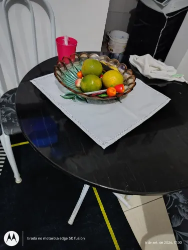 Mesa com 4 cadeira