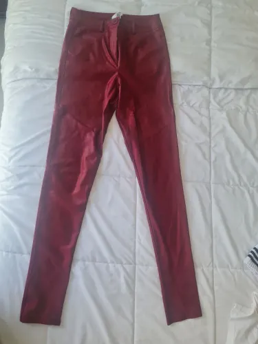 Vendo linda calça skiny cirrê vermelha.  