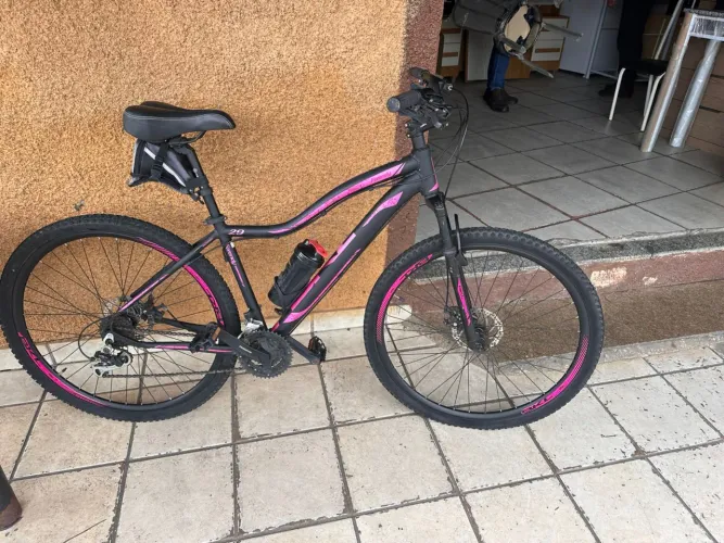 Vendo bicicleta freio a disco shimano aro 29.
