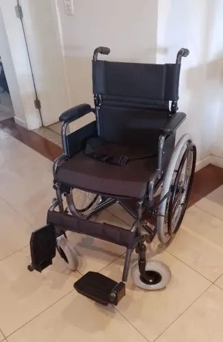 Cadeira de rodas nova