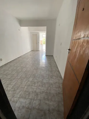 Alugo KitNet / Apartamento/ Sala Comercial de frente à Av. Bezerra de Menezes (Ed. Atenas)