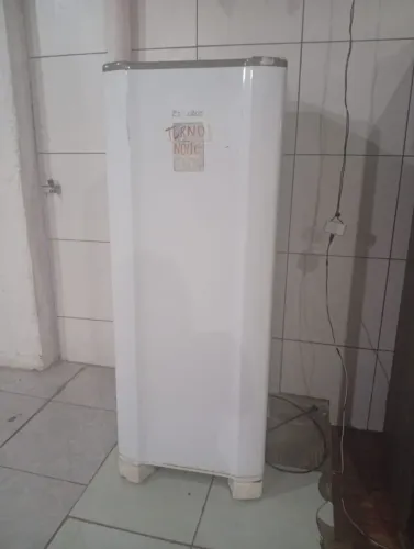 Geladeira Esmaltec