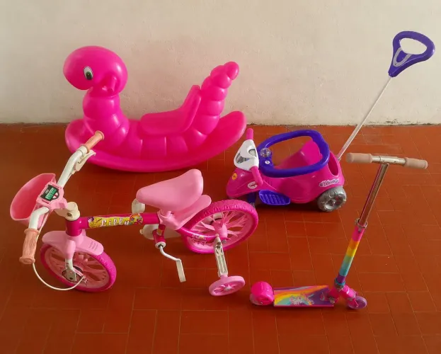 Kit com 4 itens, carro passeio+ patinete+ bicicleta+ gangorra 
