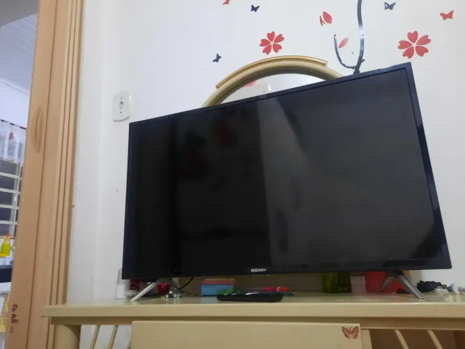 TV TCL *TELA QUEBRADA*