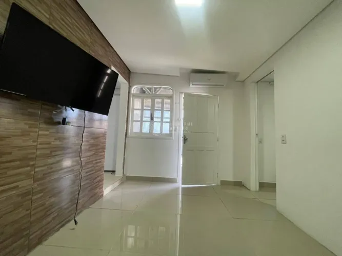 Locação Anual: Casa com 2 Quartos// Bairro das Nações //Balneário Camboriú