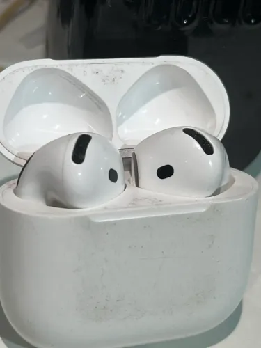 AirPods 4