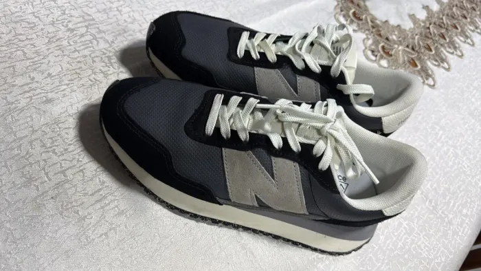 Jaqueta corta vento Ogochi e tênis New balance  237 masculino 