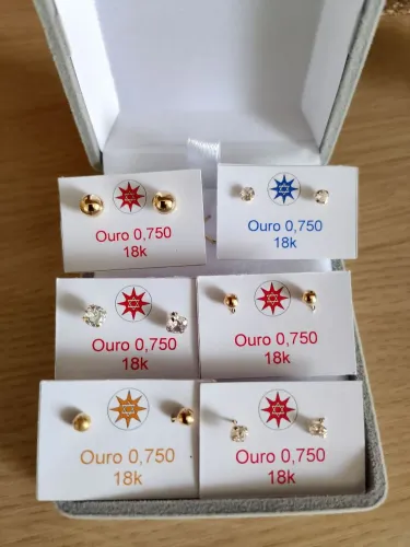 Brincos e joias