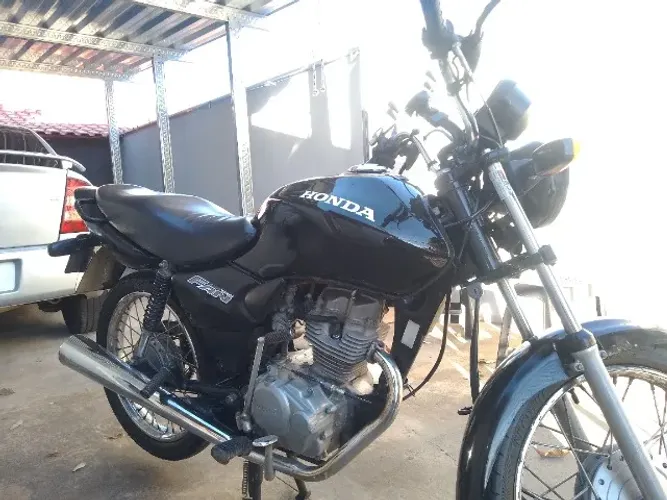 Vendo fan 125 super conservada ideal para seu dia a dia só pegar e andar não falta nada