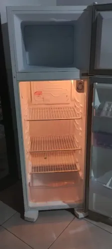 Vendo geladeira Electrolux , preço a negociar