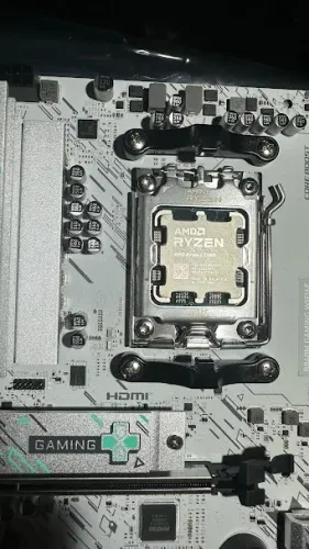 Kit Ryzen 5 7500F + B840M MSI Gaming (Zerados)