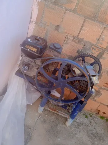 Vendo um moedor de cana ,no precinho só falta uma avaliação.