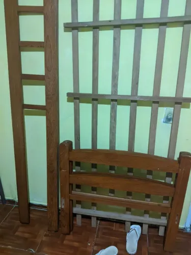 vende-se uma cama de madeira 
