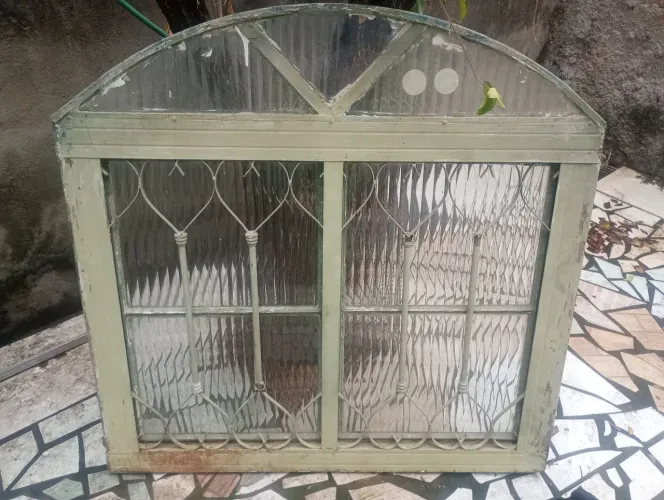 Janela Antiga Ferro Estilo Capelinha 1x1m Vidro Canelado