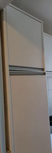 Armário vertical multifuncional
