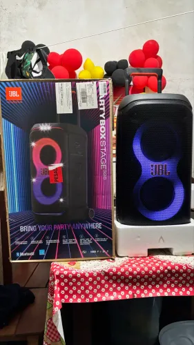 Vende-se uma caixa da jbl partybox stage 320 pouco usada esta com a caixa valor 2.700,00