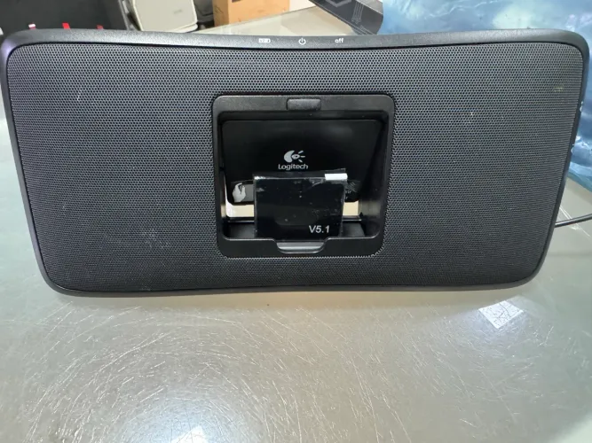 Caixa logitech