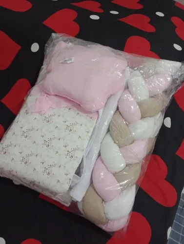Kit berço Rosa Floral, com 10 peças mais saia - Novo