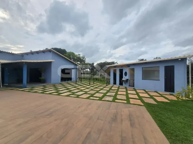 Chácara à venda de porteira fechada em Marilândia com piscina e sauna.