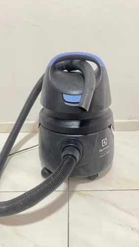 VENDO ASPIRADOR ELECTROLUX HIDROLUX AWD01 1400W
