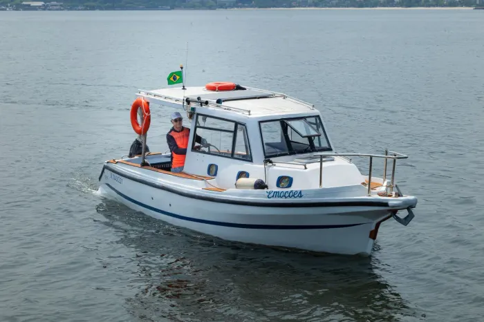 Vendo lancha 24 pés ideal para pesca com motor diesel 