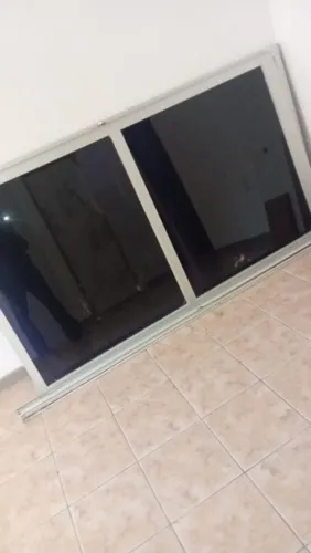 PORTAS EM VIDRO DE CORRER JA COM OS BASCULANTES E TRILHOS