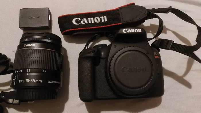 Câmera canon eos rebel t7 + itens originais + dummy carregamento na tomada