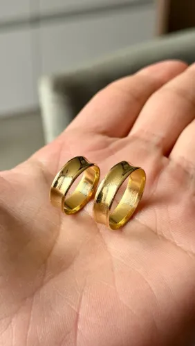 Par de Alianças em Ouro 18K 750 - 5mm - Abaulada Anatômica