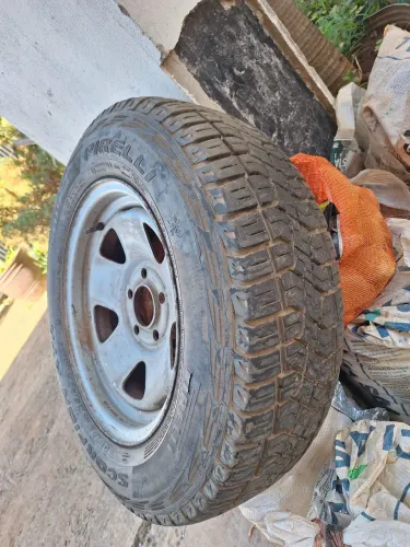 Rodas aro 15 e pneus camionete