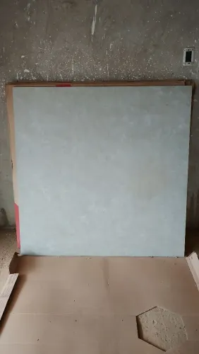 Porcelanato 1,20x1,20 cinza acetinado .