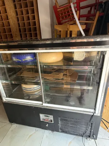 Vitrine refrigerada para doces ou queijos