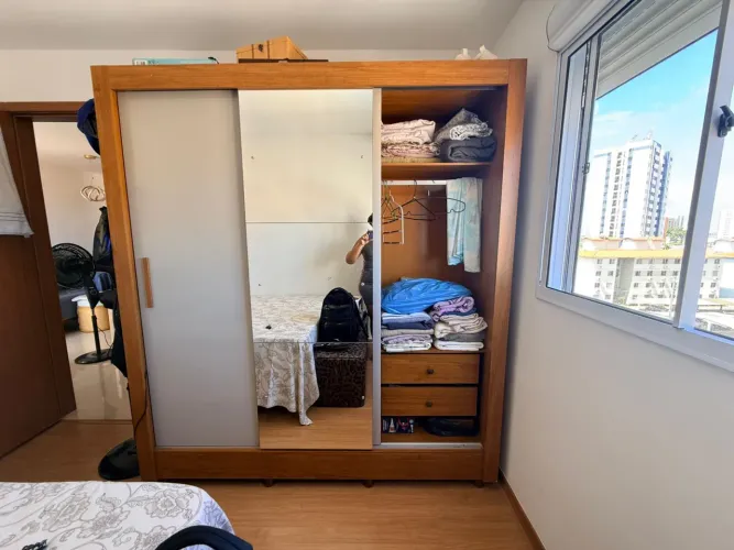 **Guarda-Roupa Casal MDF 3 Portas de Correr com Espelho - Excelente Estado**