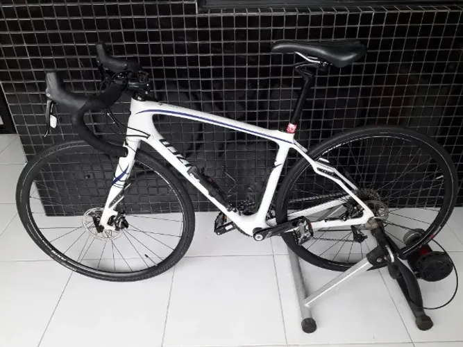 Bike Specialized em carbono