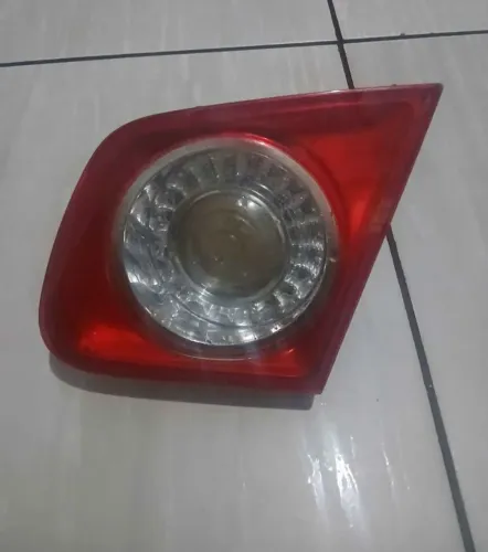 Lanterna Jetta lado direito 