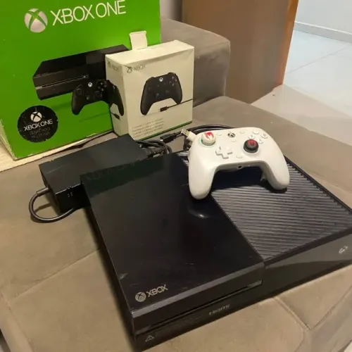 Xbox One FAT + 1 Controle + HD de 500GB com Jogos