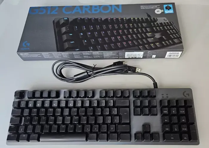 Teclado Mecânico Gamer Logitech G512 Carbon com Layout ABNT2, RGB LIGHTSYNC Seminovo